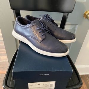 Men Cole Haan Navy blue shoe leather size 9.5 slightly worn.Like new